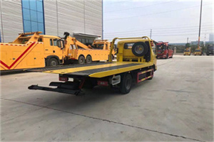 策勒非事故拖车