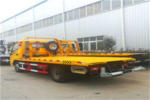 策勒附近拖车救援搭电